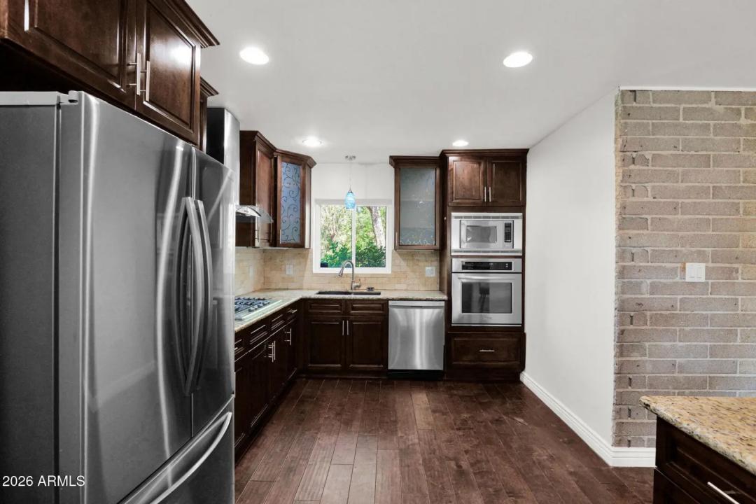 Real Estate Picture 17