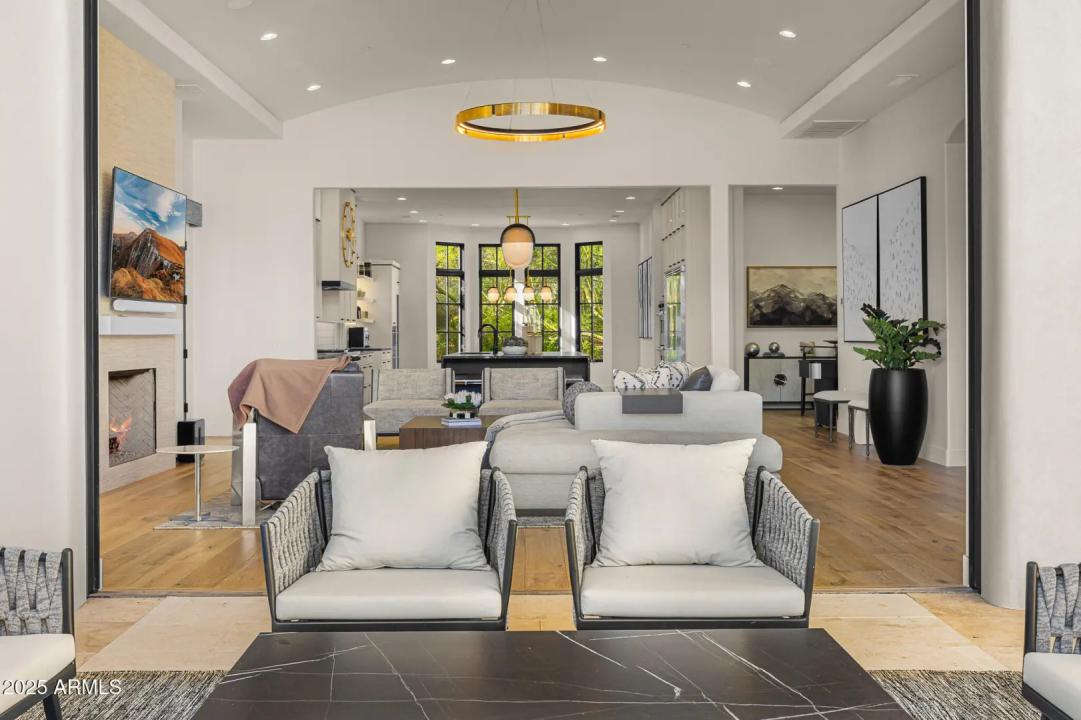 Real Estate Picture 4