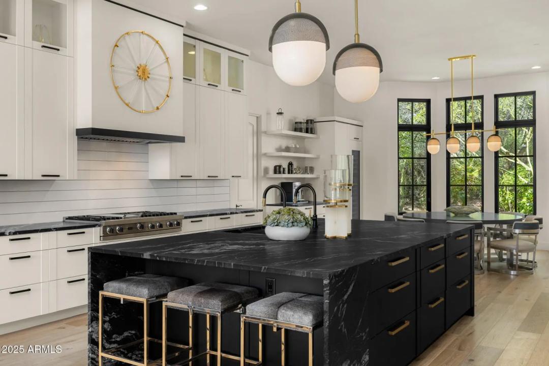 Real Estate Picture 5