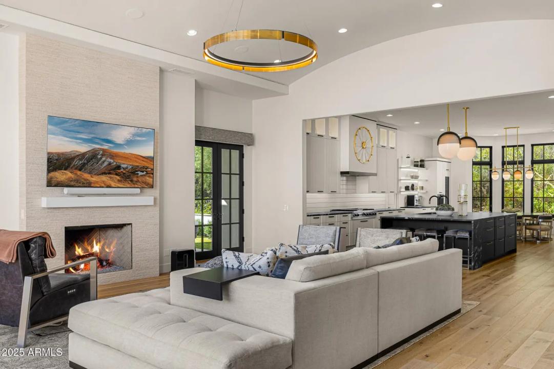 Real Estate Picture 8