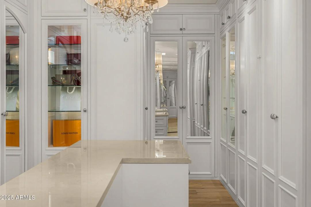 Real Estate Picture 11