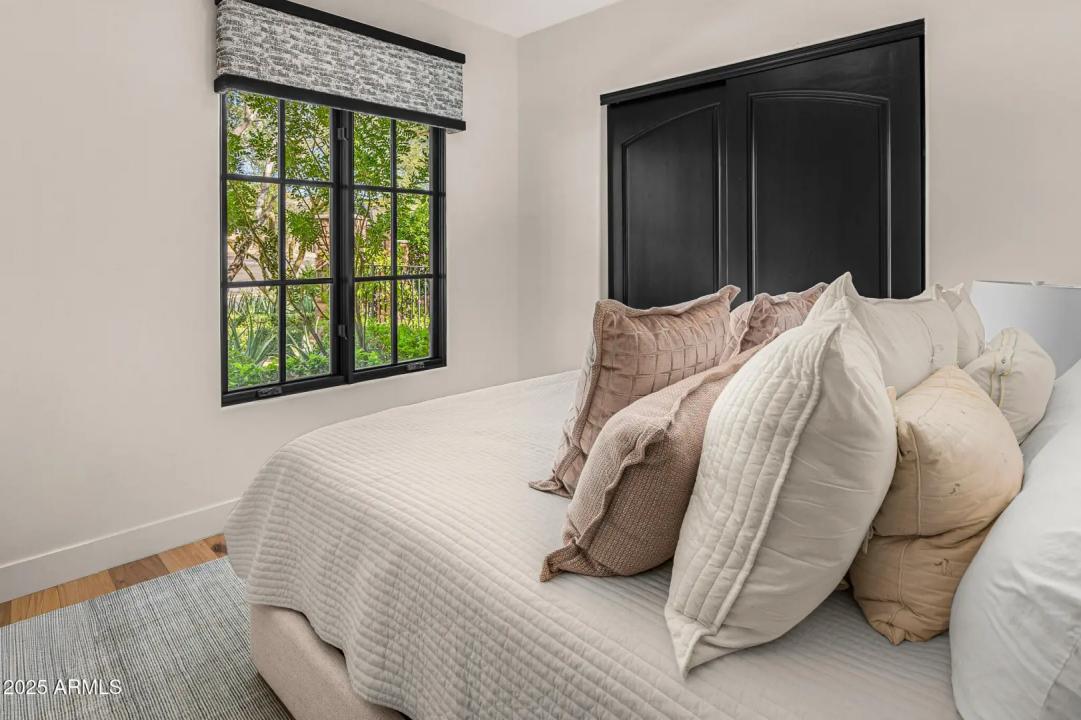 Real Estate Picture 18