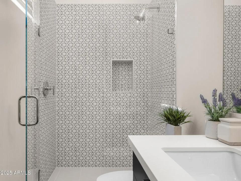 Real Estate Picture 25