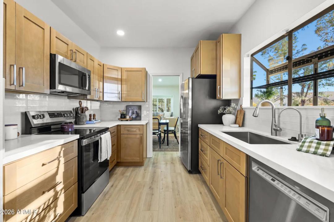 Real Estate Picture 3