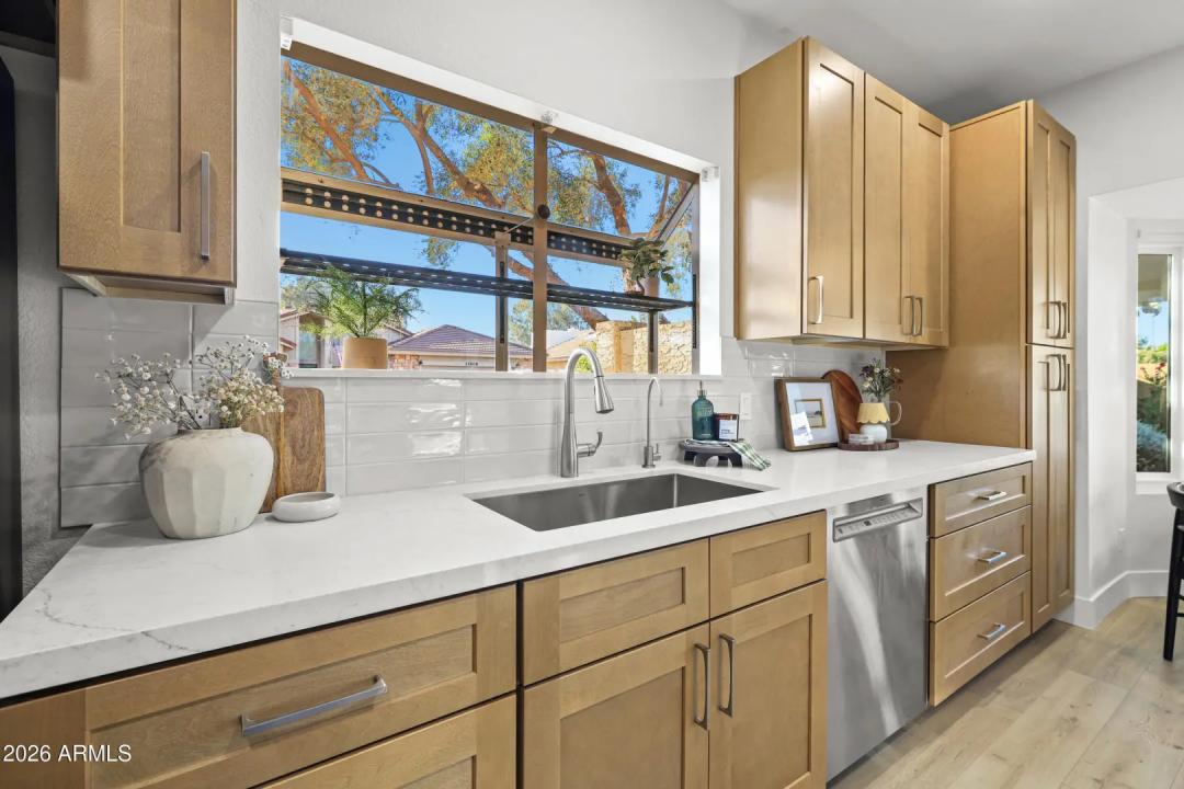 Real Estate Picture 4