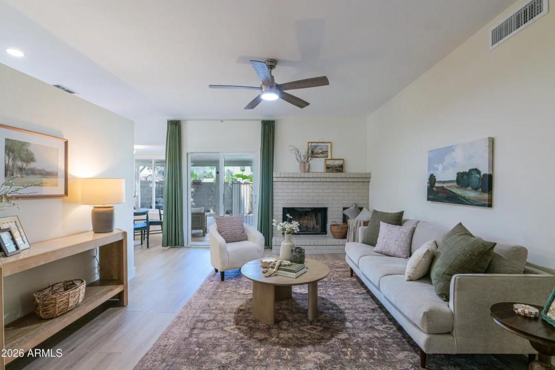 Real Estate Picture 12