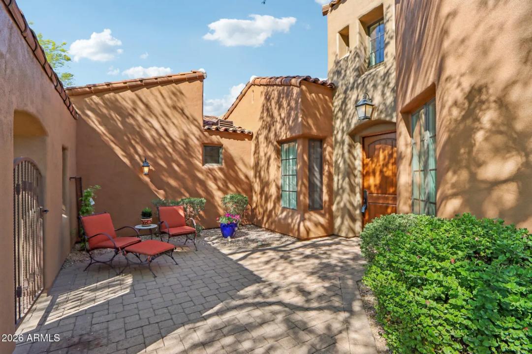 Real Estate Picture 4