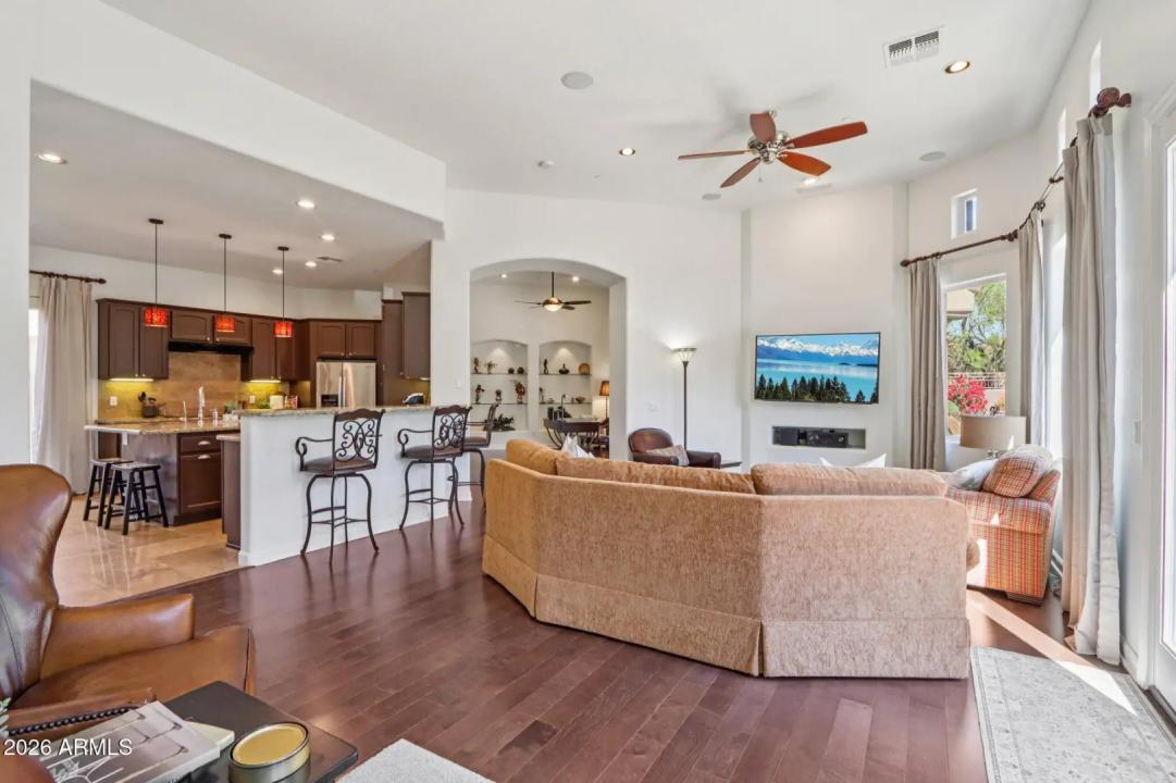 Real Estate Picture 8