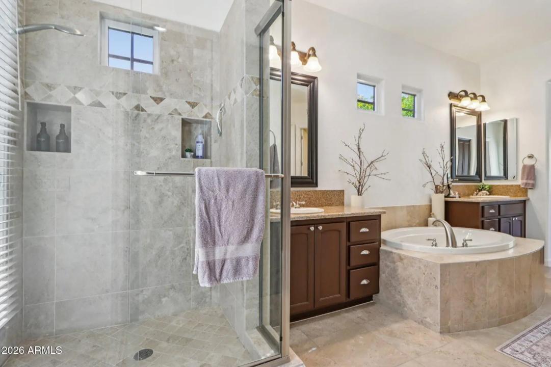 Real Estate Picture 25