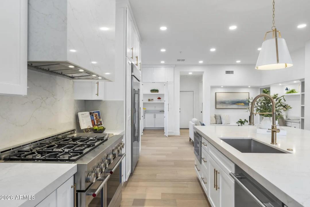 Real Estate Picture 8