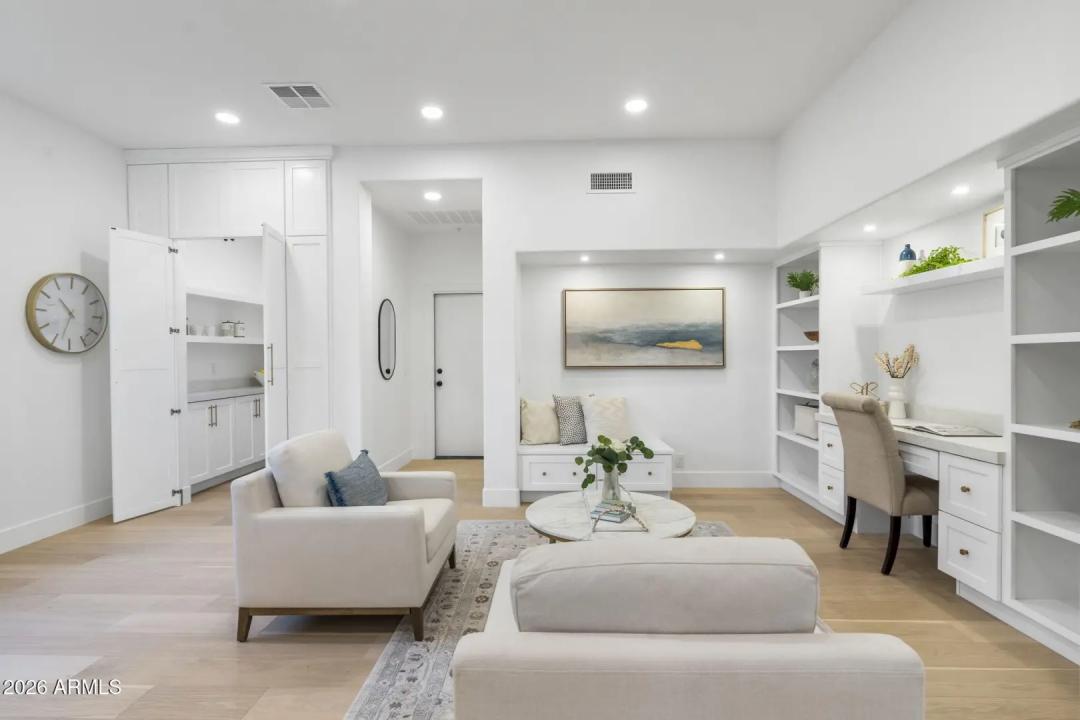 Real Estate Picture 10