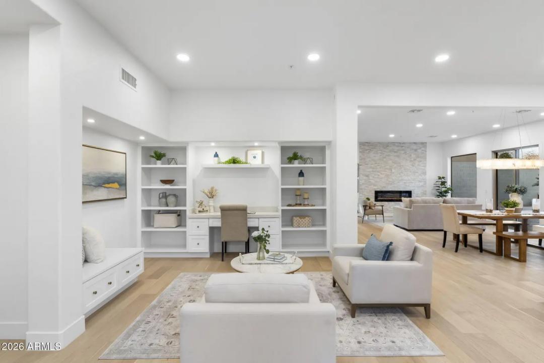 Real Estate Picture 11