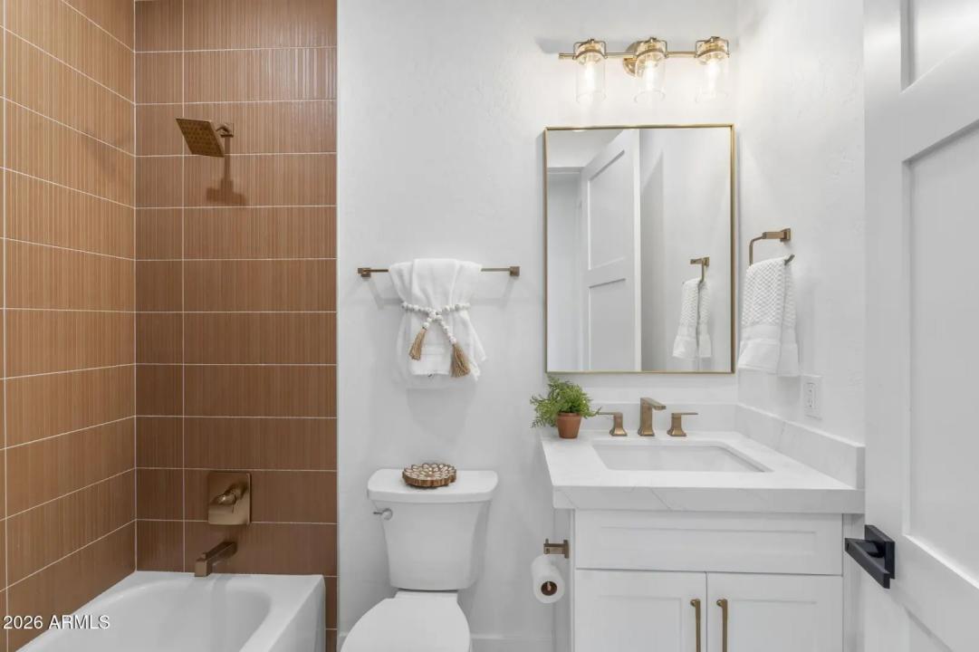 Real Estate Picture 17