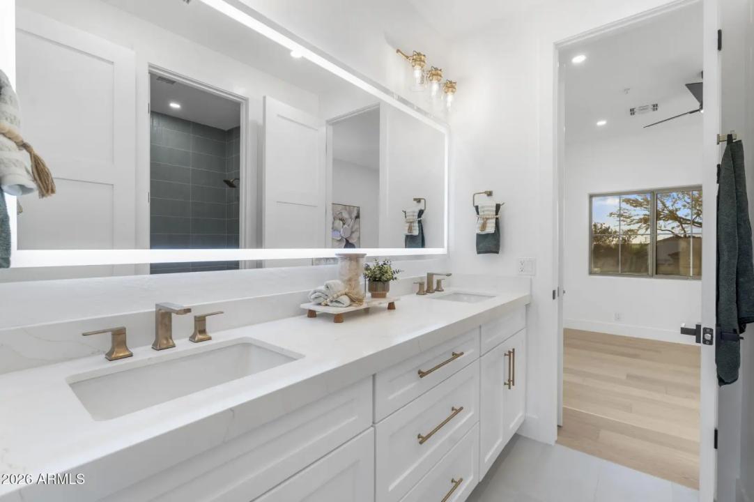 Real Estate Picture 19