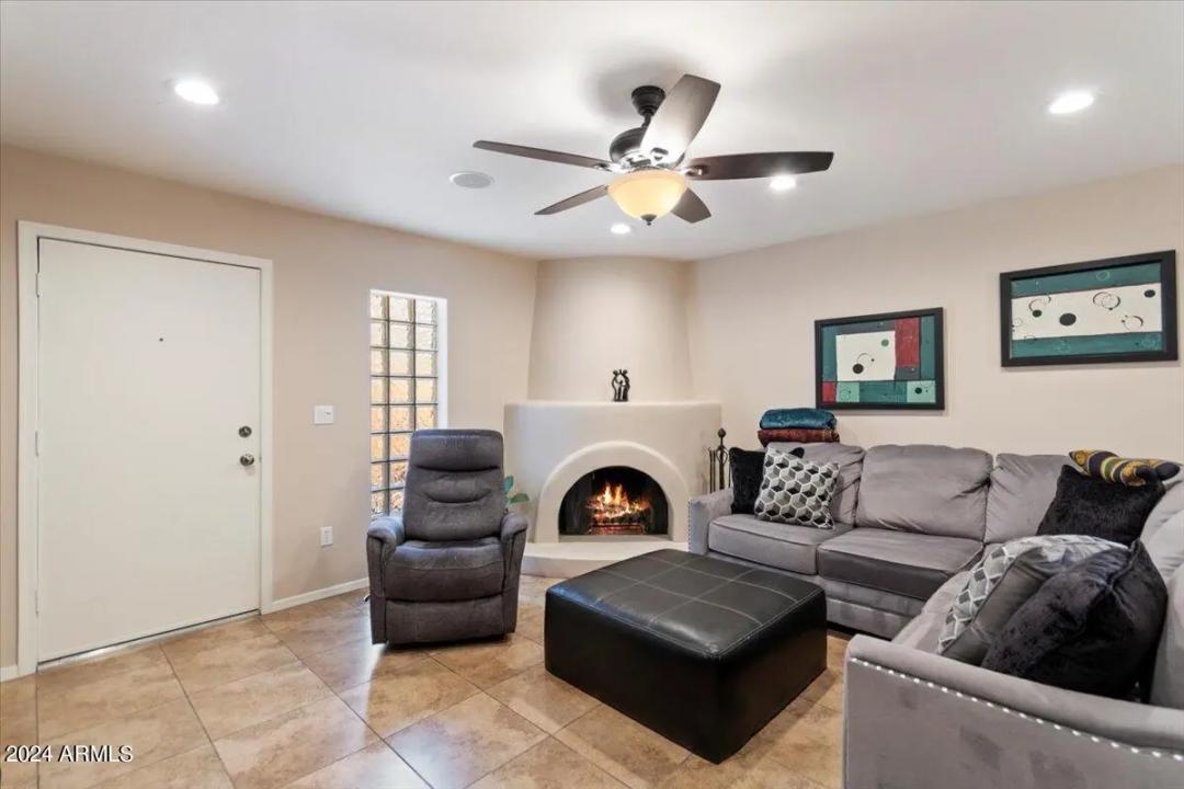 Real Estate Picture 3