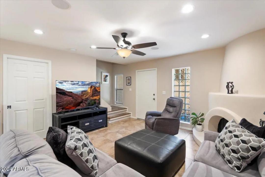 Real Estate Picture 4