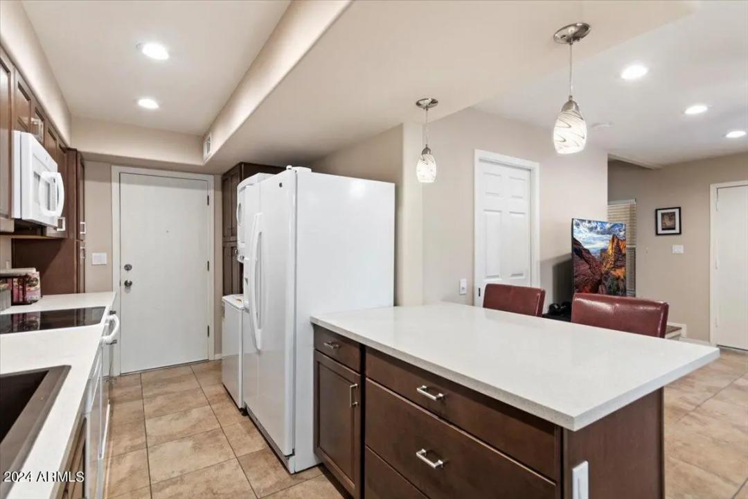 Real Estate Picture 8