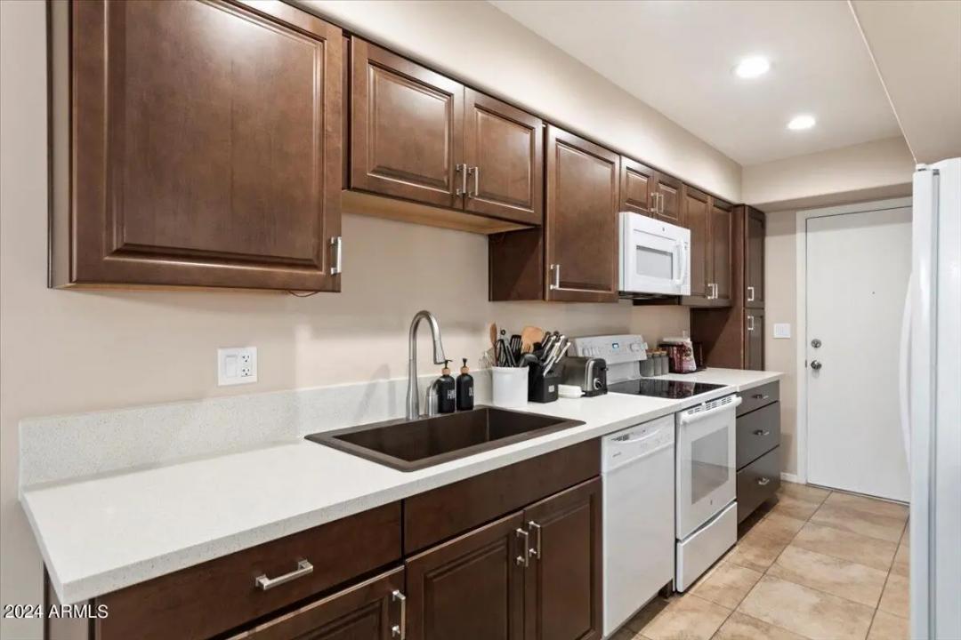 Real Estate Picture 9