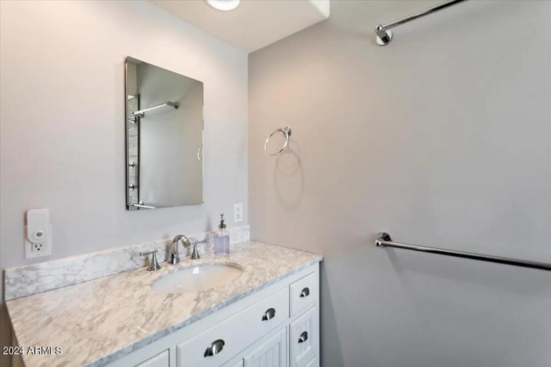 Real Estate Picture 14