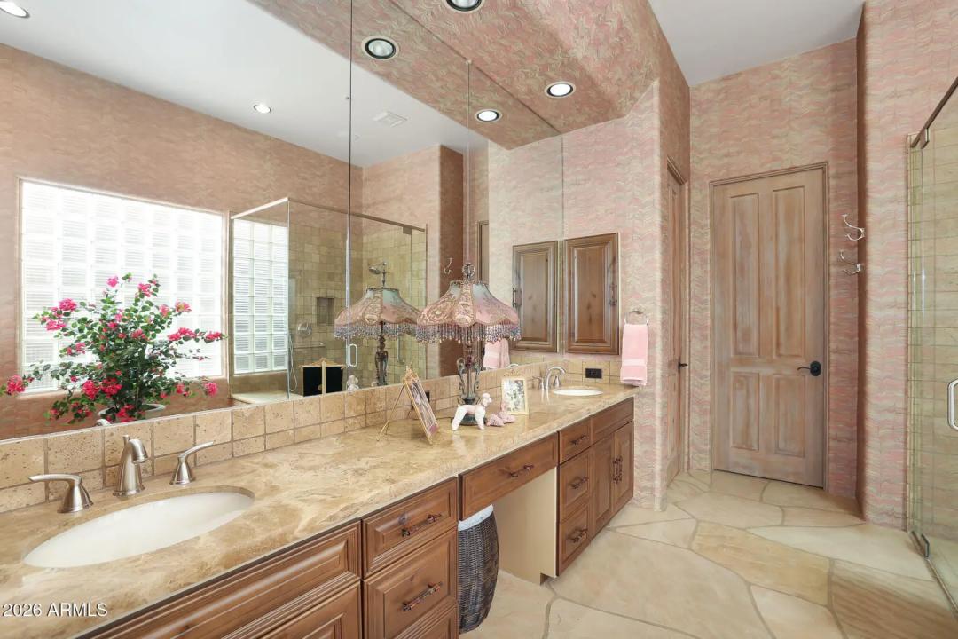 Real Estate Picture 24