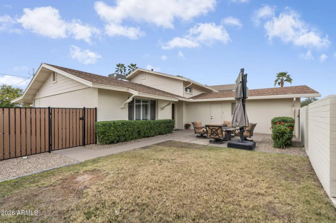 Real Estate Picture 3