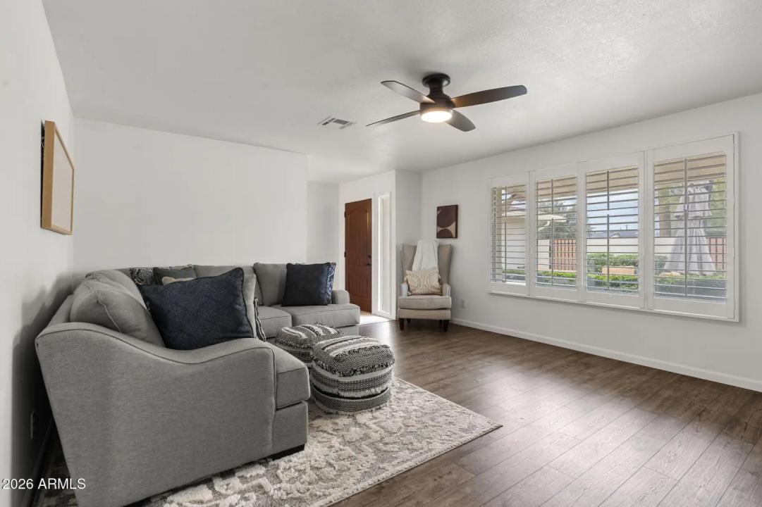 Real Estate Picture 5