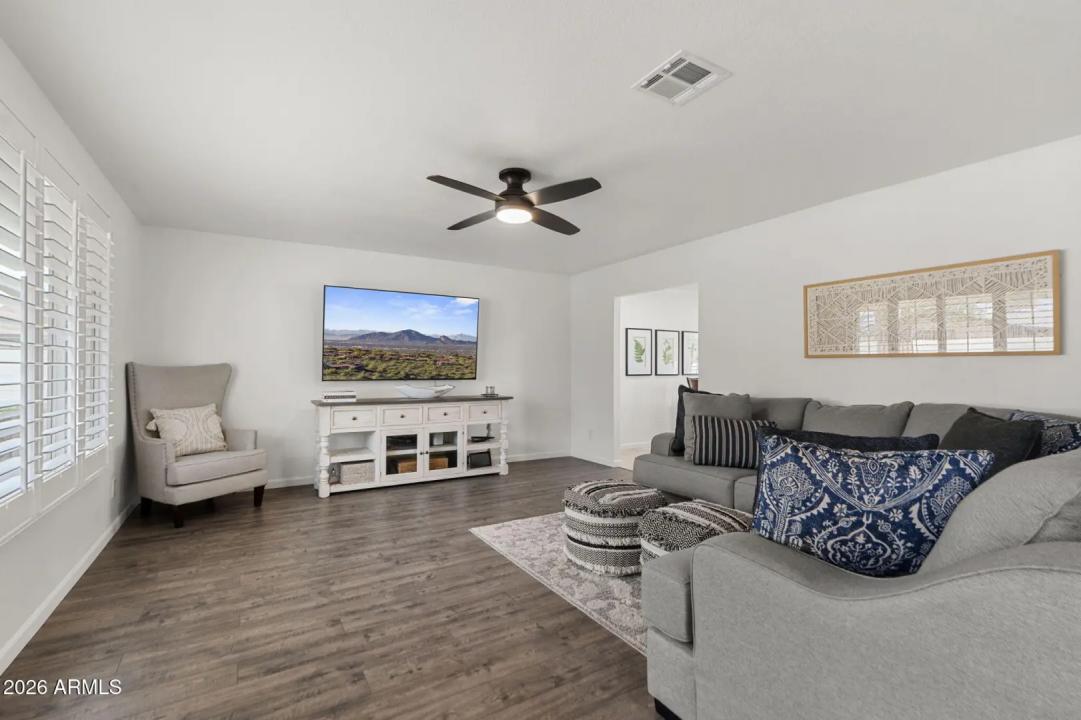 Real Estate Picture 7