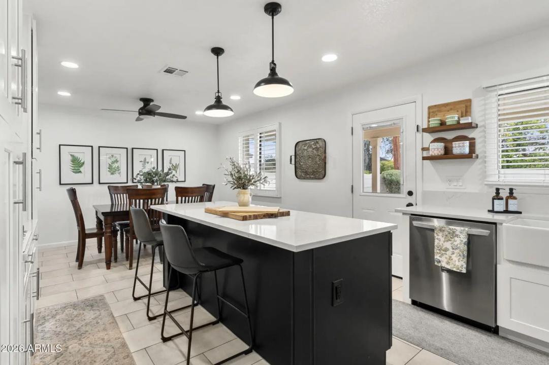 Real Estate Picture 11