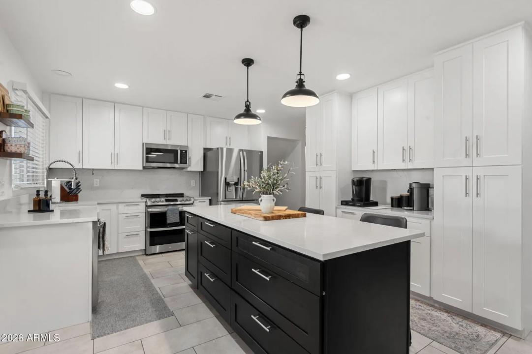 Real Estate Picture 12