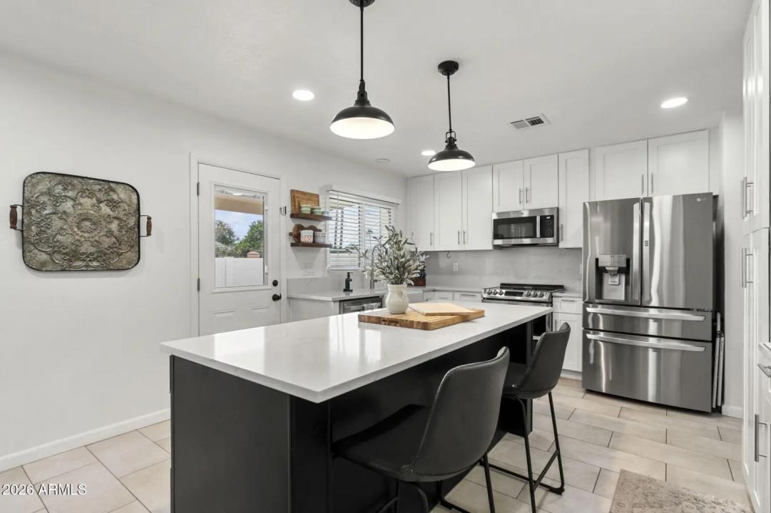 Real Estate Picture 14