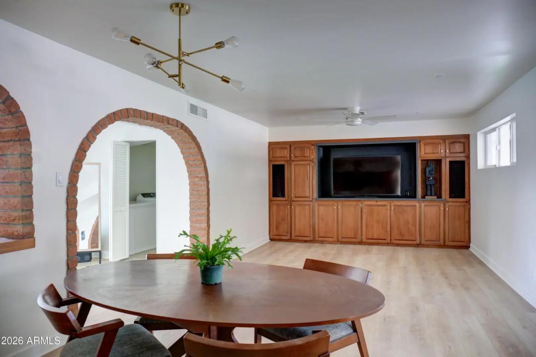 Real Estate Picture 5