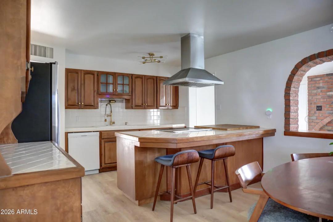 Real Estate Picture 7