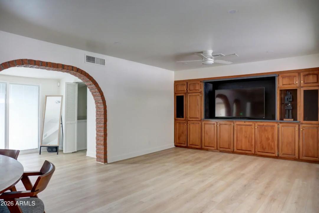 Real Estate Picture 30