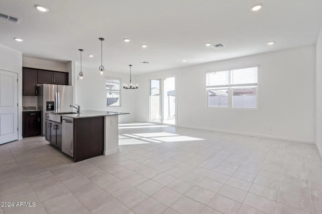 Real Estate Picture 4