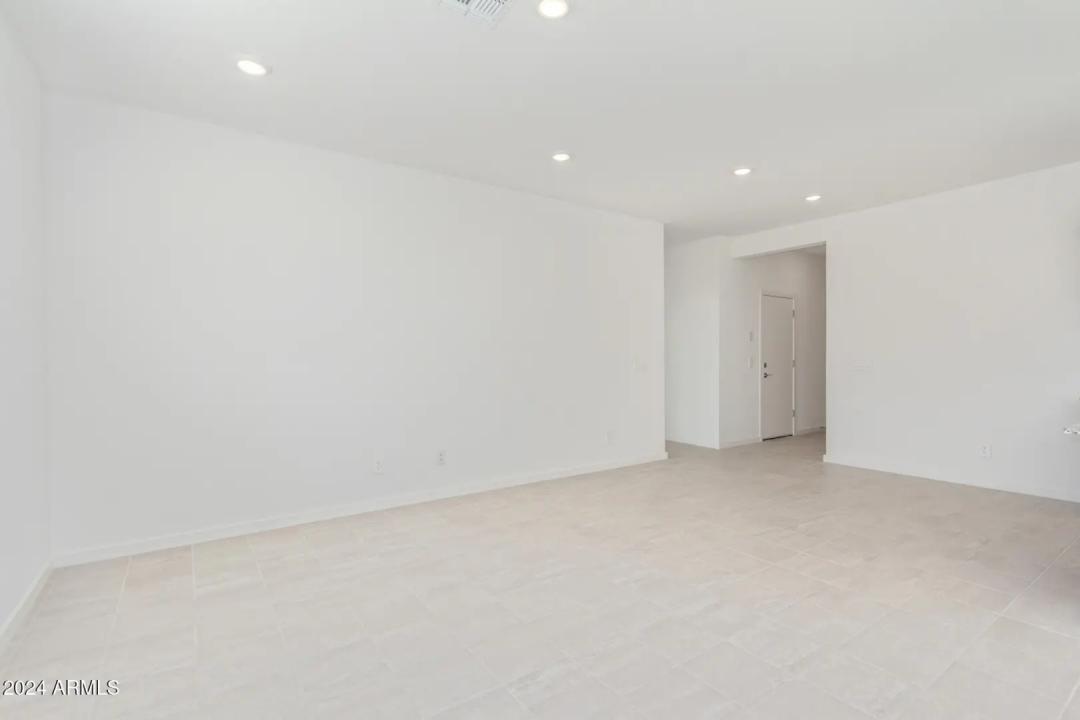 Real Estate Picture 8