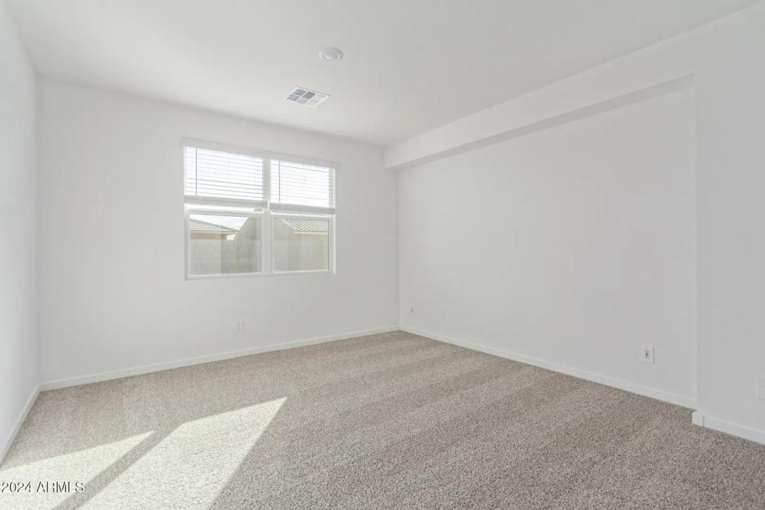 Real Estate Picture 12