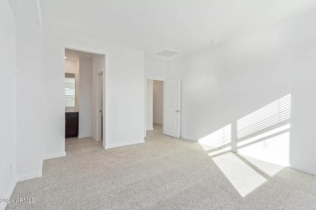 Real Estate Picture 14