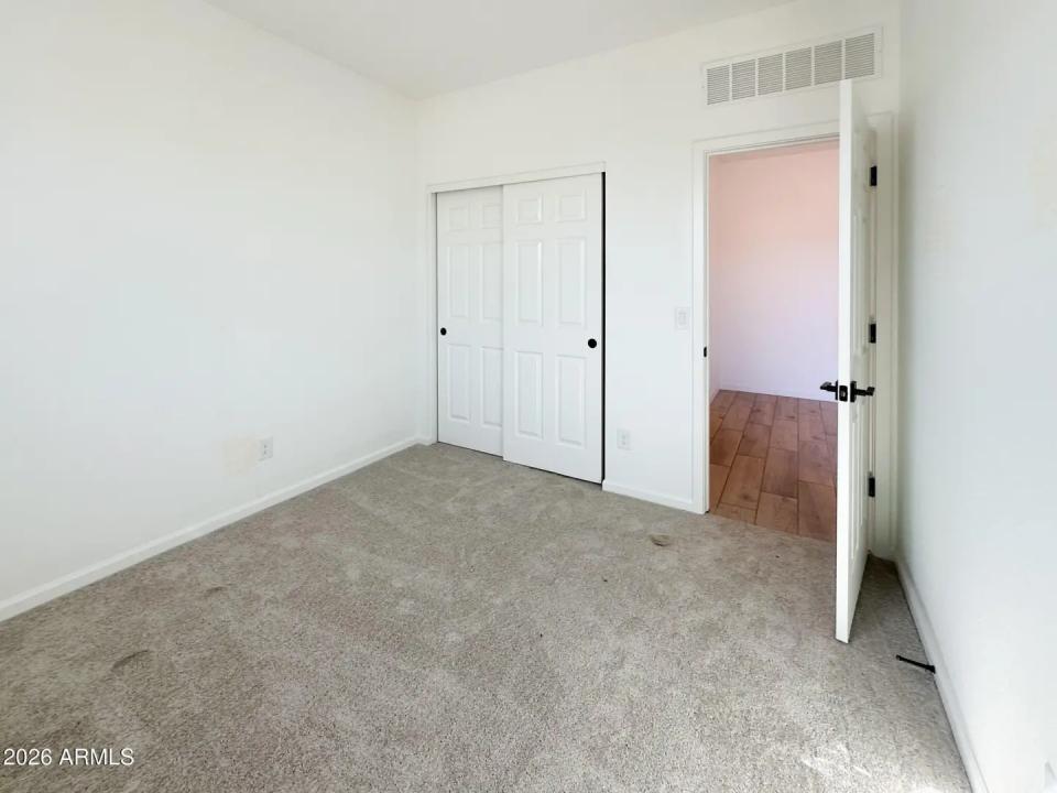 Real Estate Picture 4