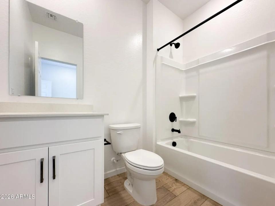 Real Estate Picture 6