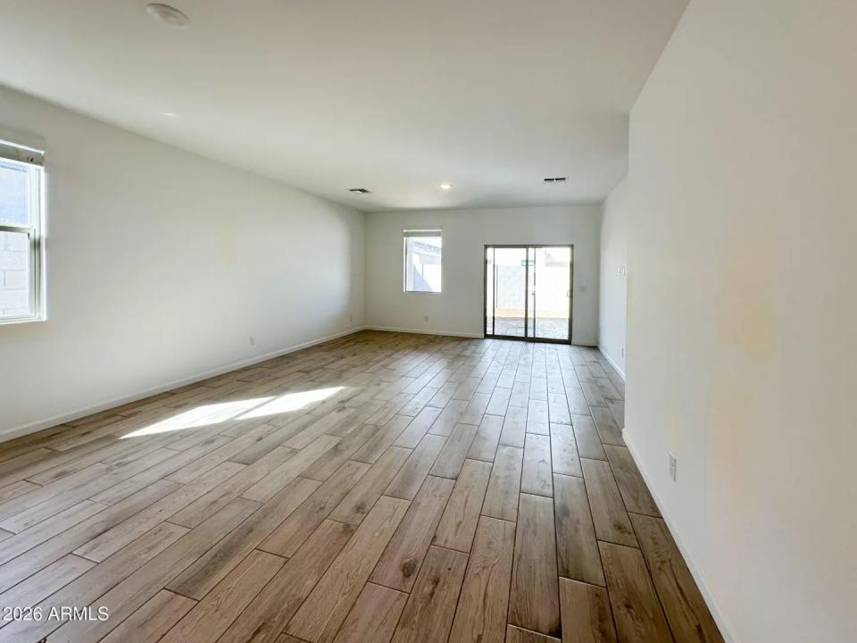 Real Estate Picture 11