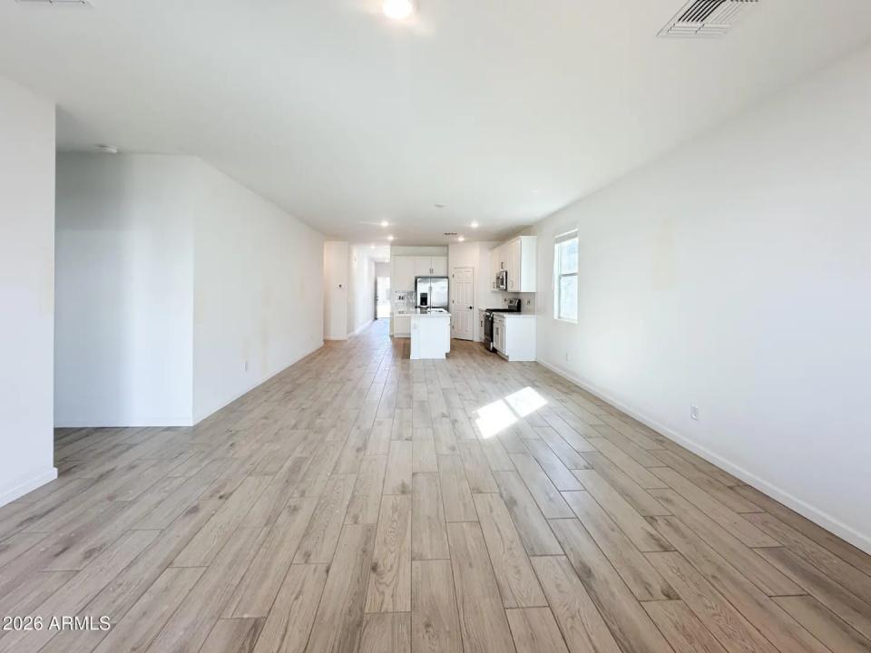 Real Estate Picture 12