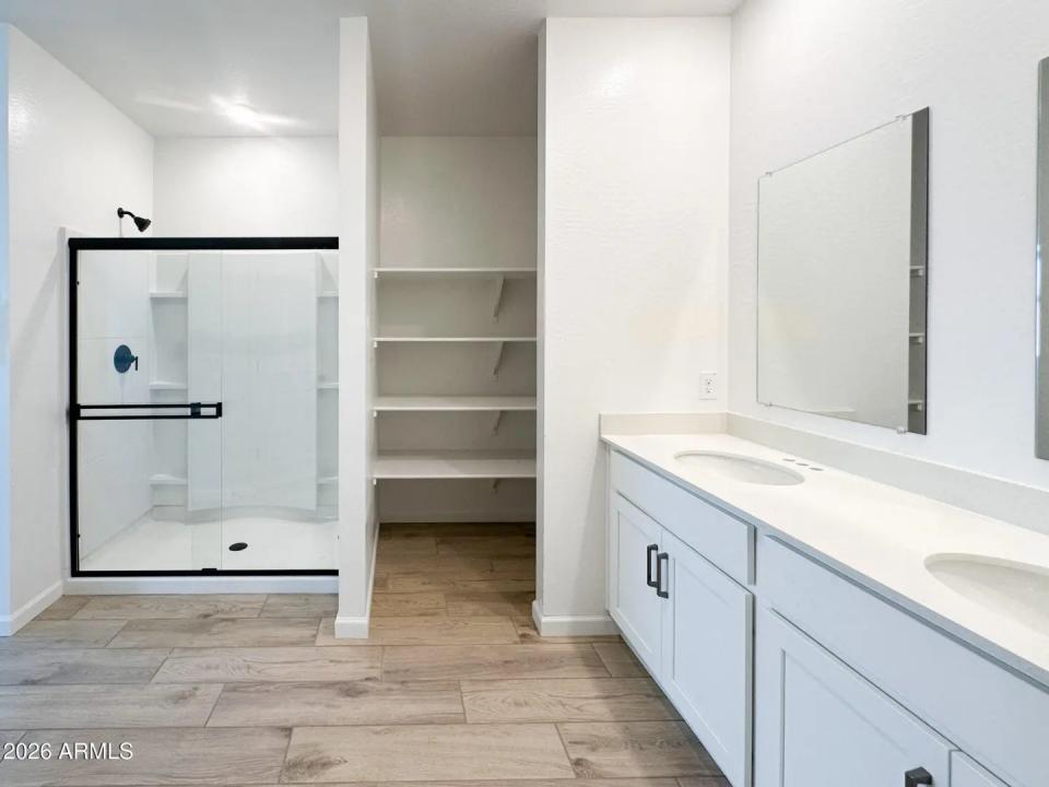 Real Estate Picture 18