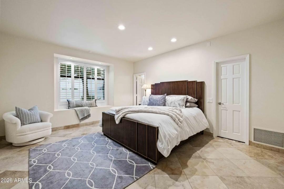 Real Estate Picture 14