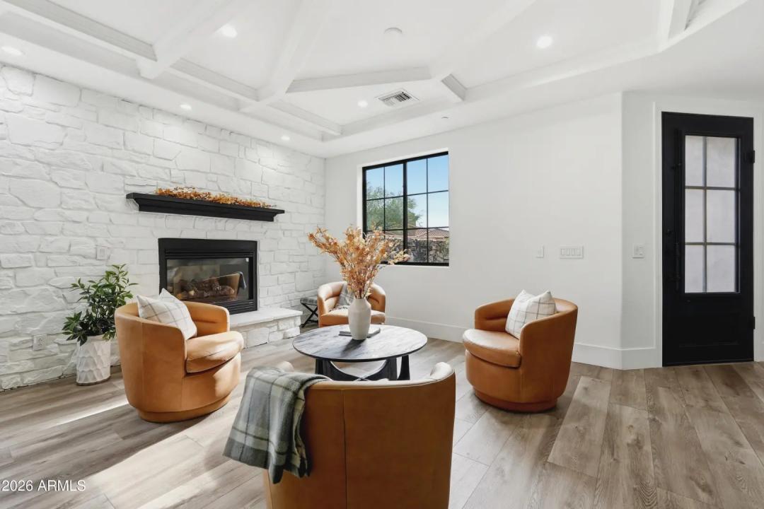 Real Estate Picture 4