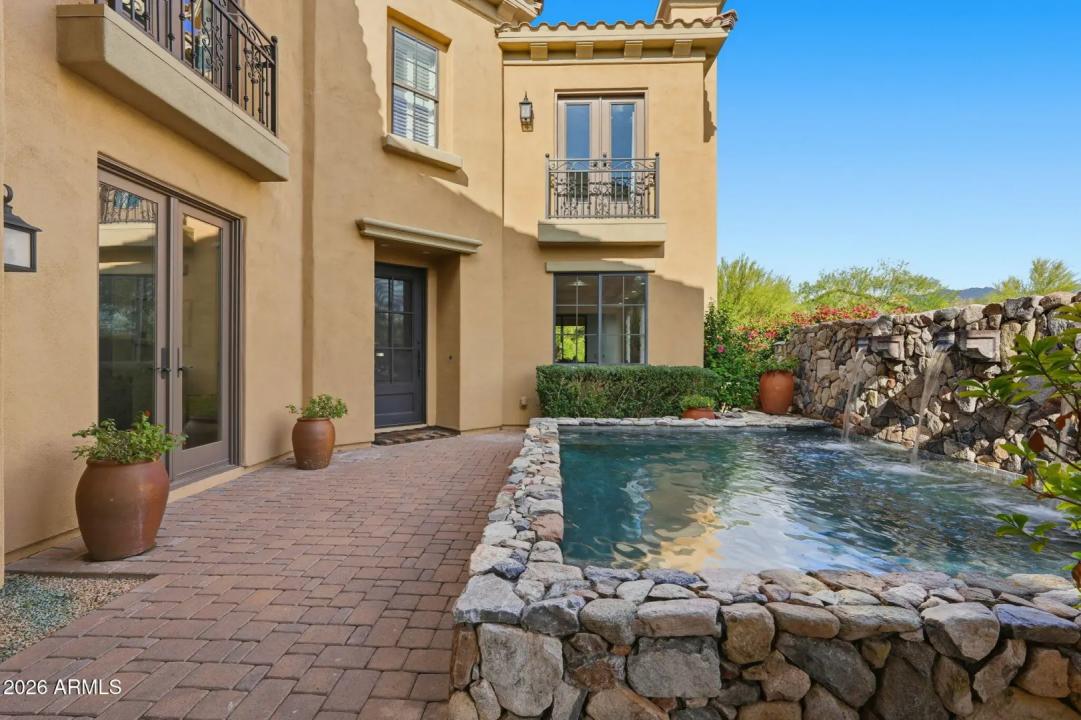 Real Estate Picture 8