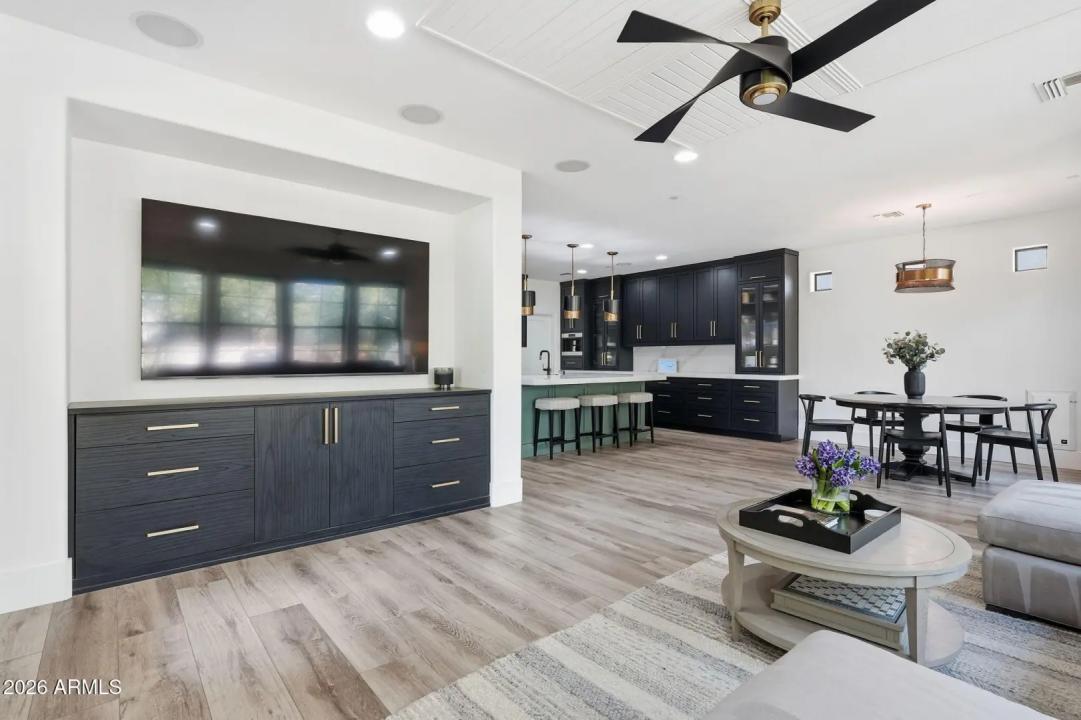 Real Estate Picture 17