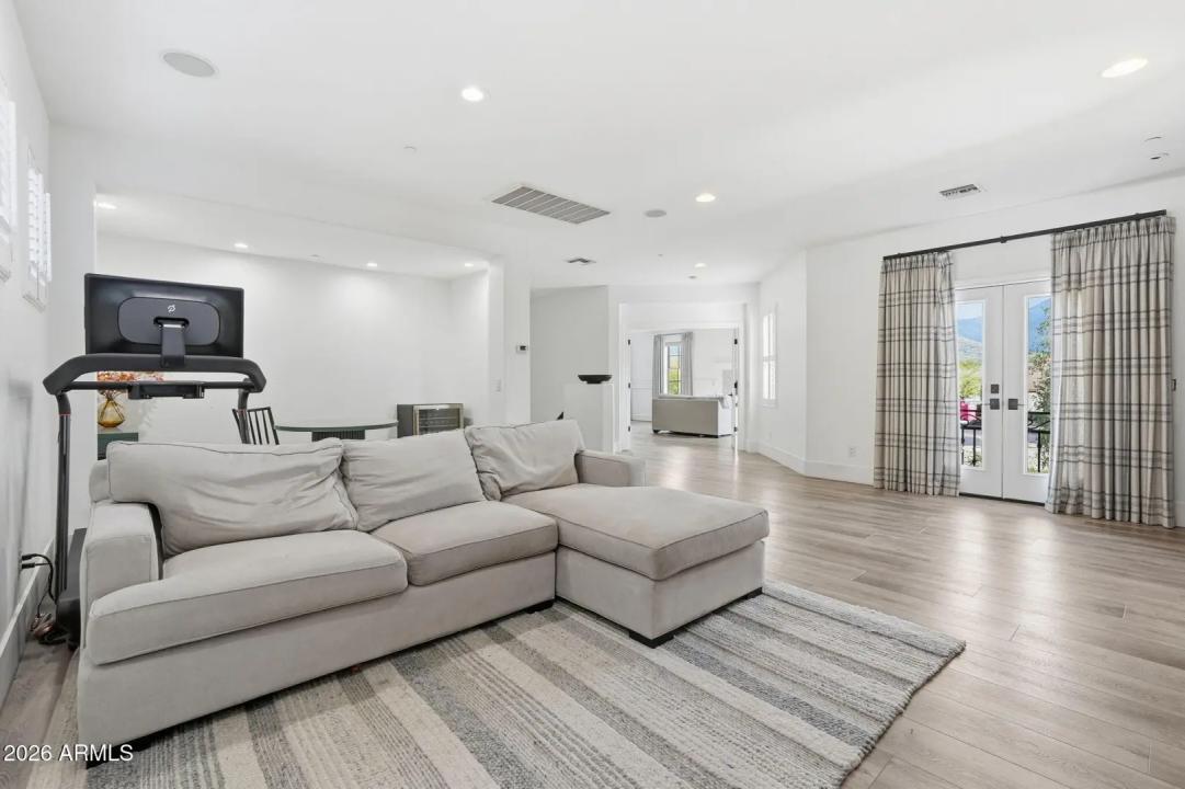 Real Estate Picture 32