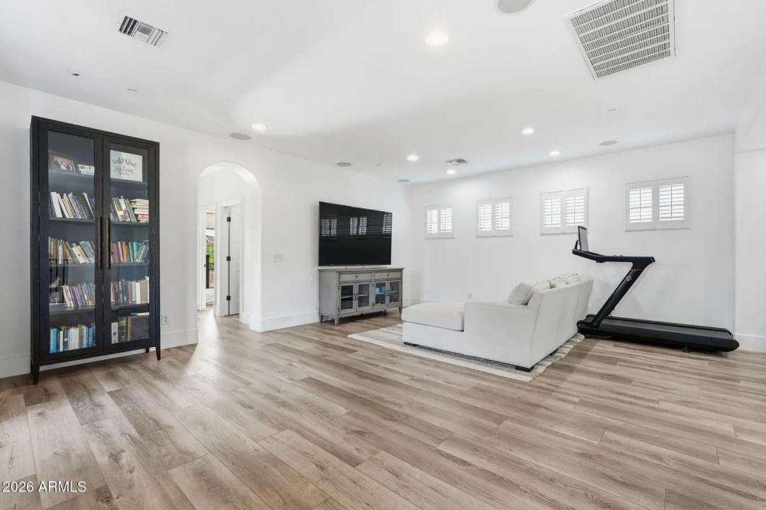 Real Estate Picture 33