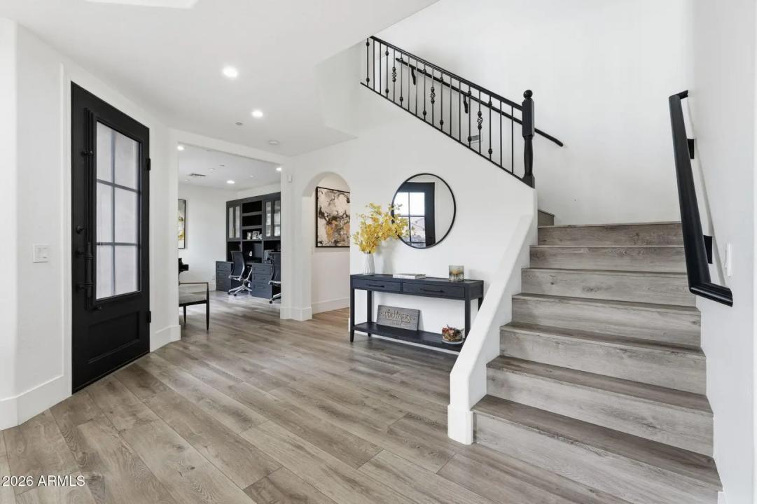 Real Estate Picture 7