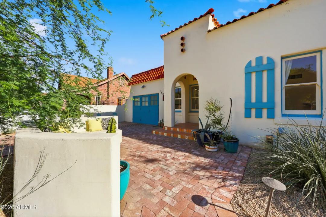 Real Estate Picture 4